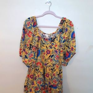 Women's blouse beautiful multicolored 1x short sleeve floral top.